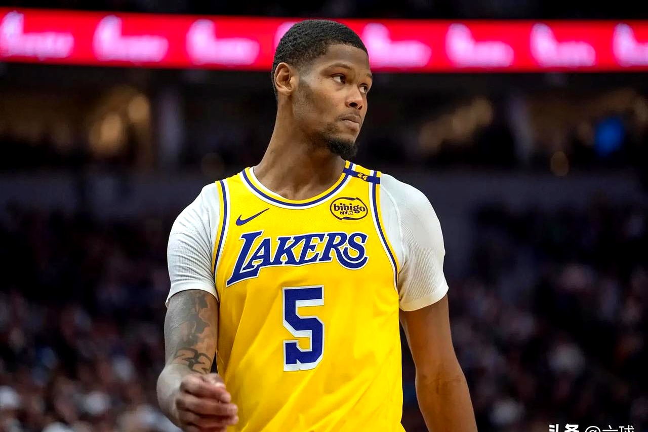 开云体育入口-比赛局势复杂首场状态出色，湖人观众沸腾！，穆古鲁扎重返赛场引发球迷热议(s5总决赛视频回放skt)